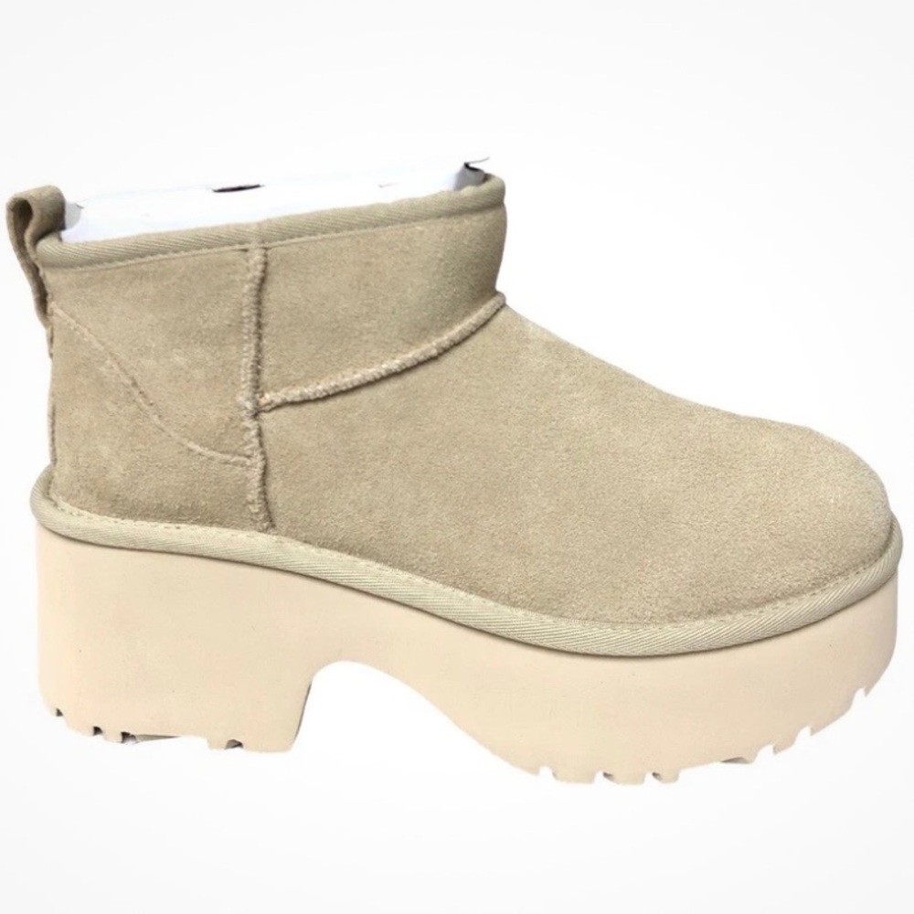 Women's UGG light Tan Platform Ankle Boots, fur inside